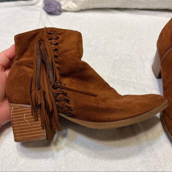 Maurices Faux Suede Cognac Brown Fringe Ankle Boots Size 7.5 - Picture 12 of 12